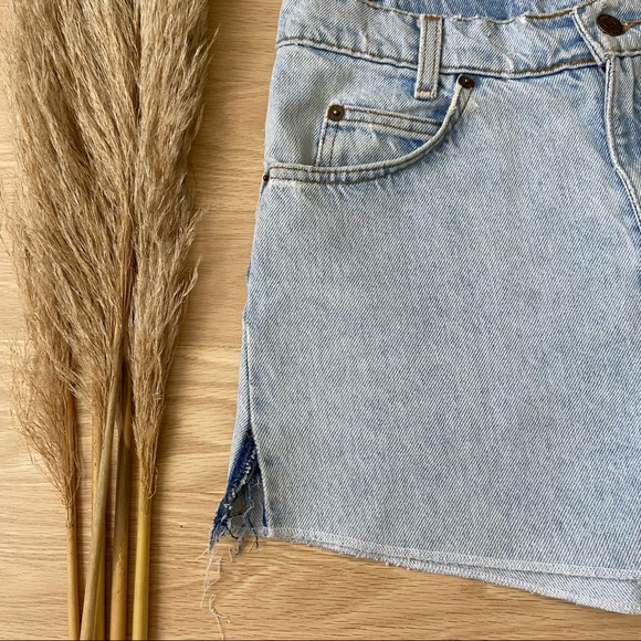 Vintage Levi's 550 Orange Tab Cut Off Shorts - Picture 4 of 10